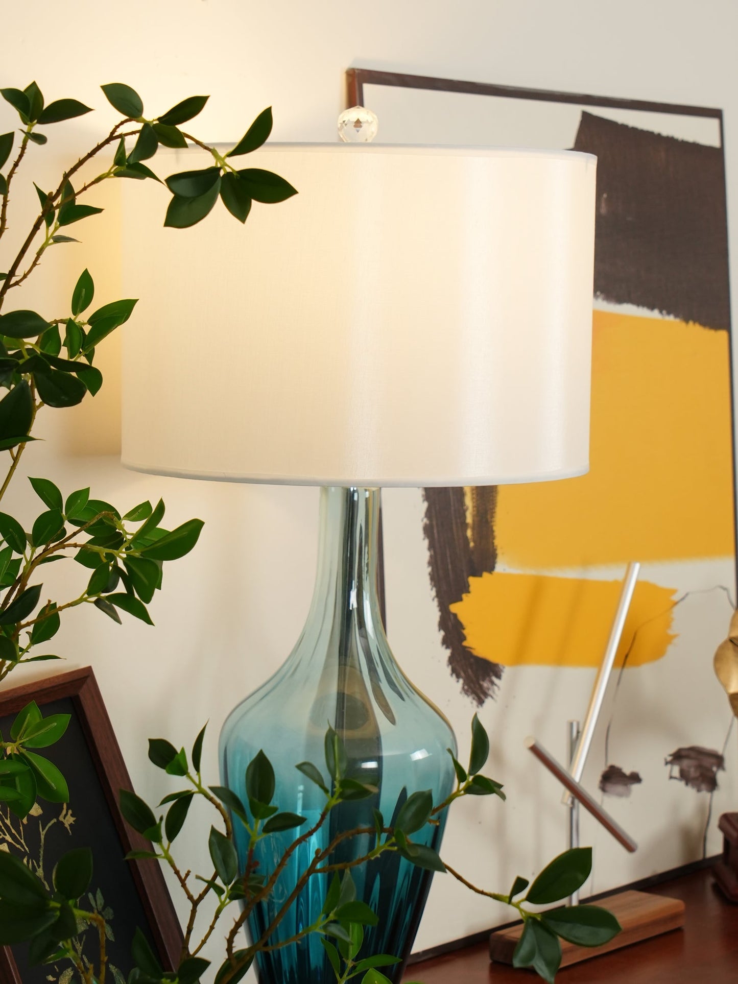 Hagano Table Lamp | Azure Blue Glass | Crystal Details