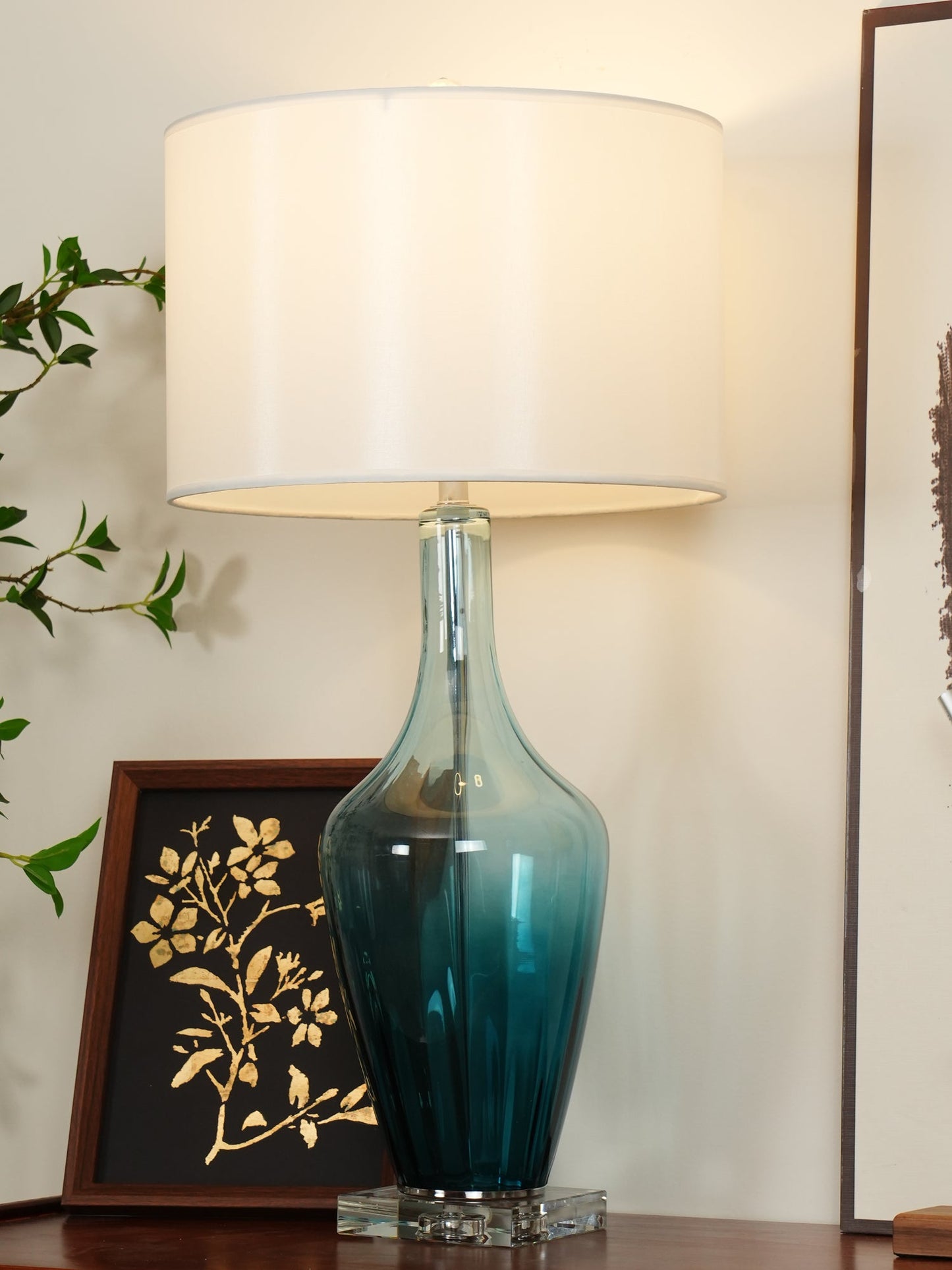 Hagano Table Lamp | Azure Blue Glass | Crystal Details