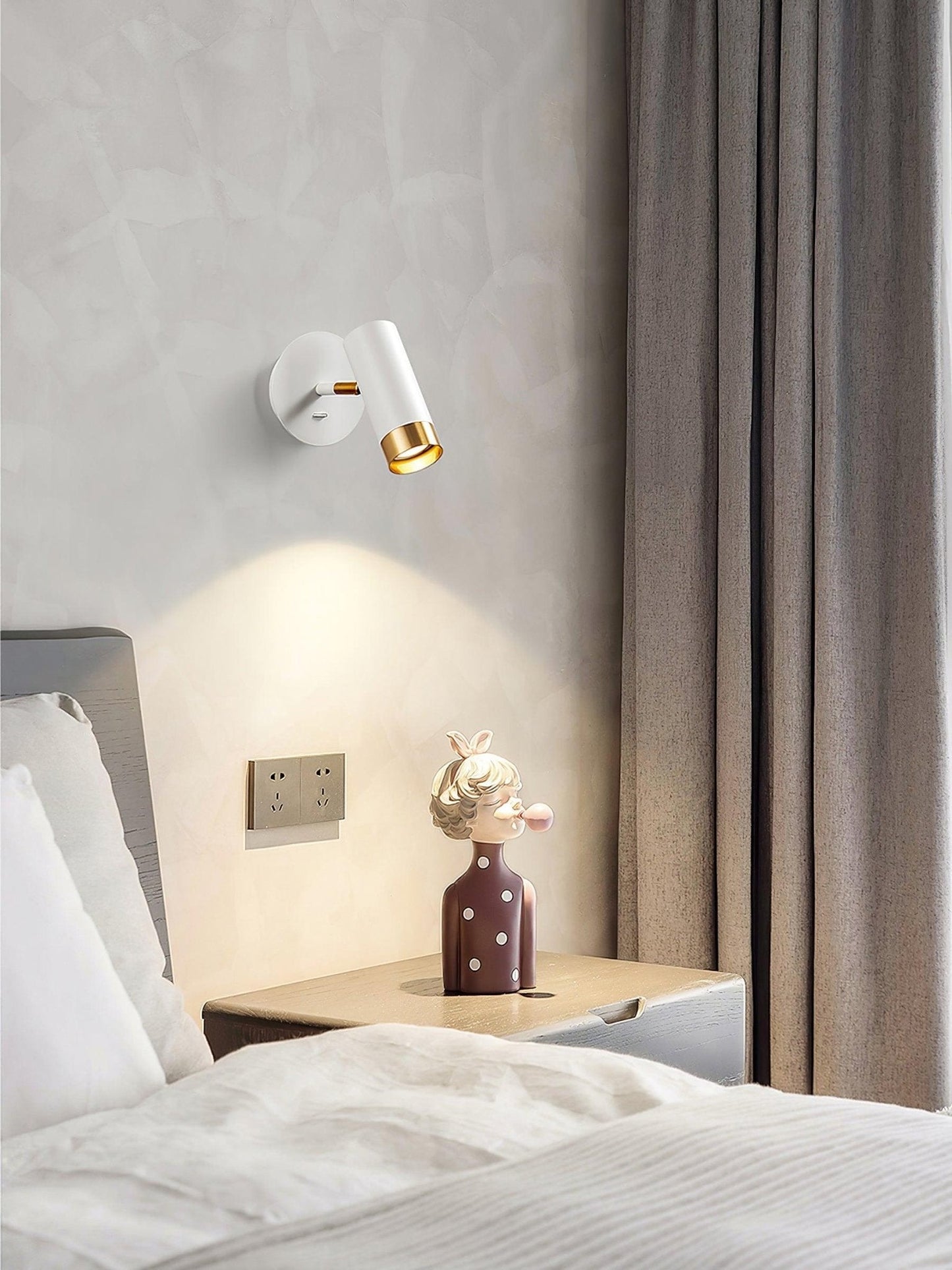 Karpo Wall Lamp | Metal | Black and White