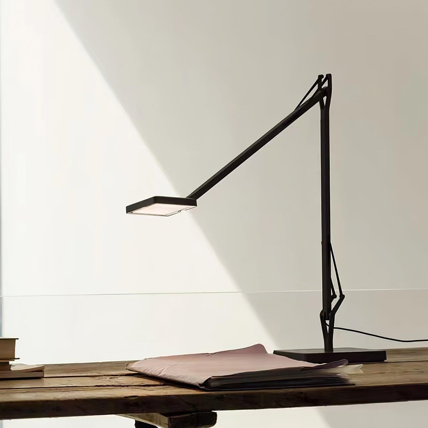 Edge Table Lamp | Aluminum & Iron | Black