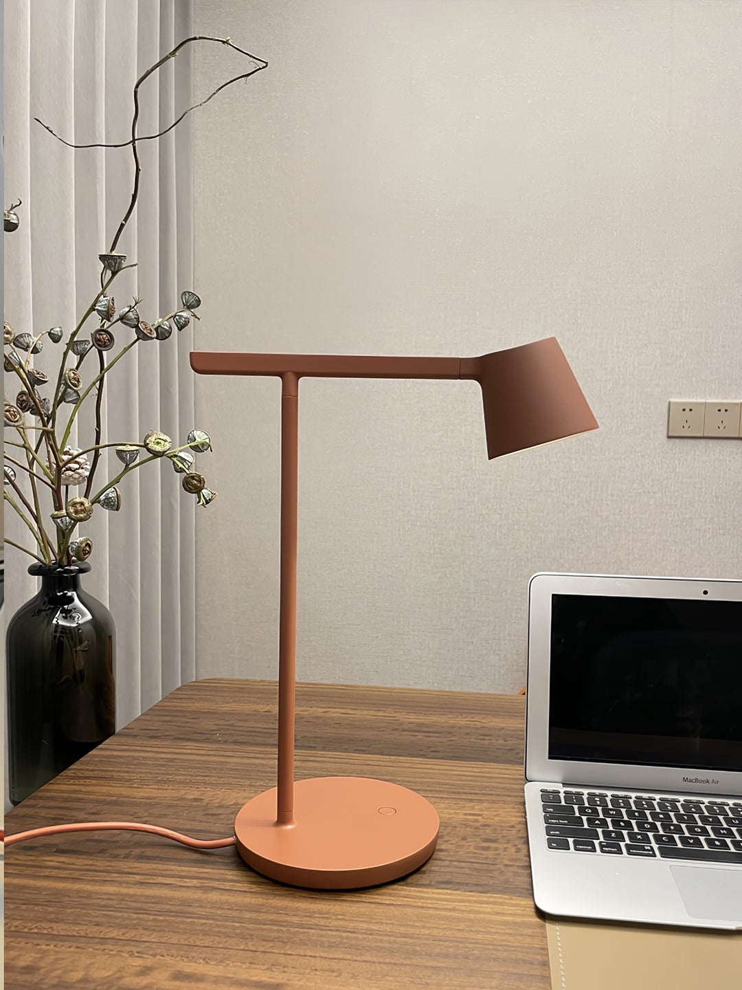 Kepler Table Lamp | Adjustable Aluminum Design | Black, White, Red, Olive