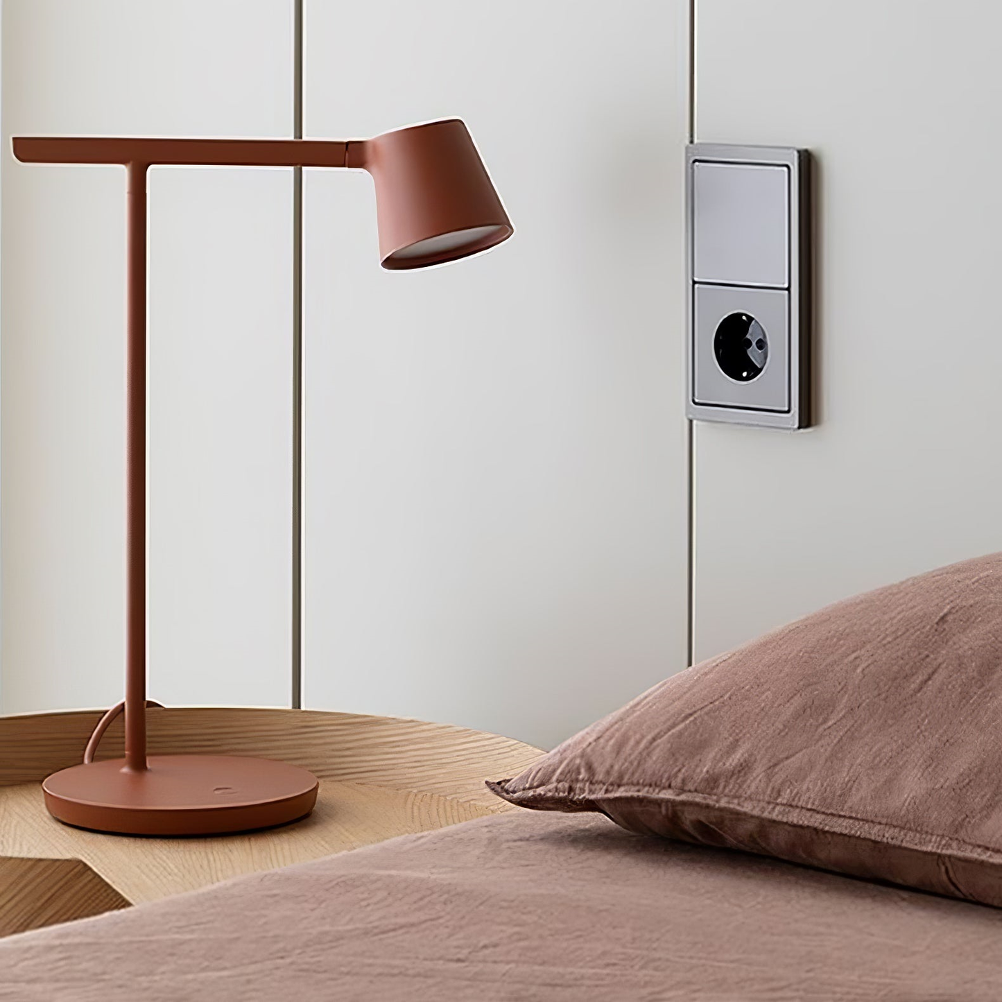 Kepler Table Lamp | Adjustable Aluminum Design | Black, White, Red, Olive