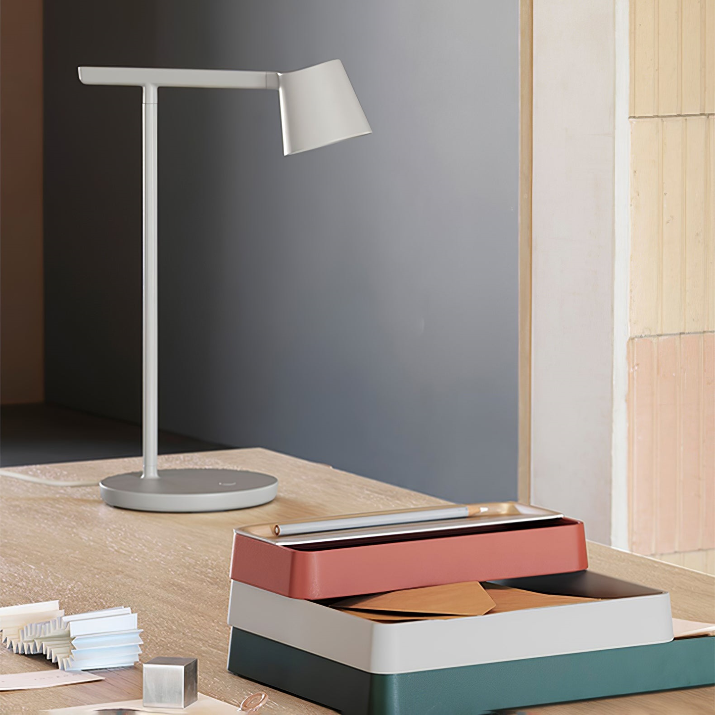 Kepler Table Lamp | Adjustable Aluminum Design | Black, White, Red, Olive