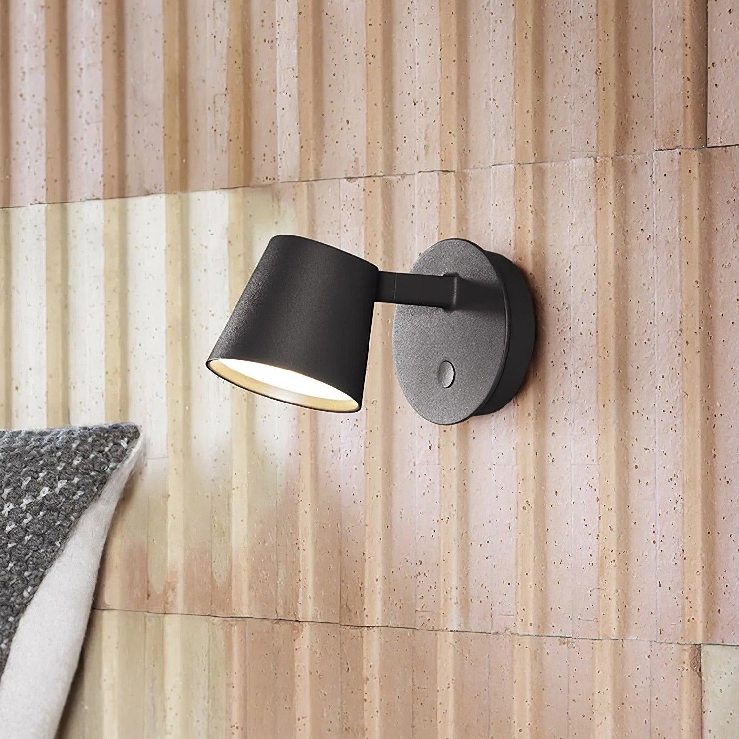 Kepler Wall Lamp | Adjustable Aluminum | Black, White, Red