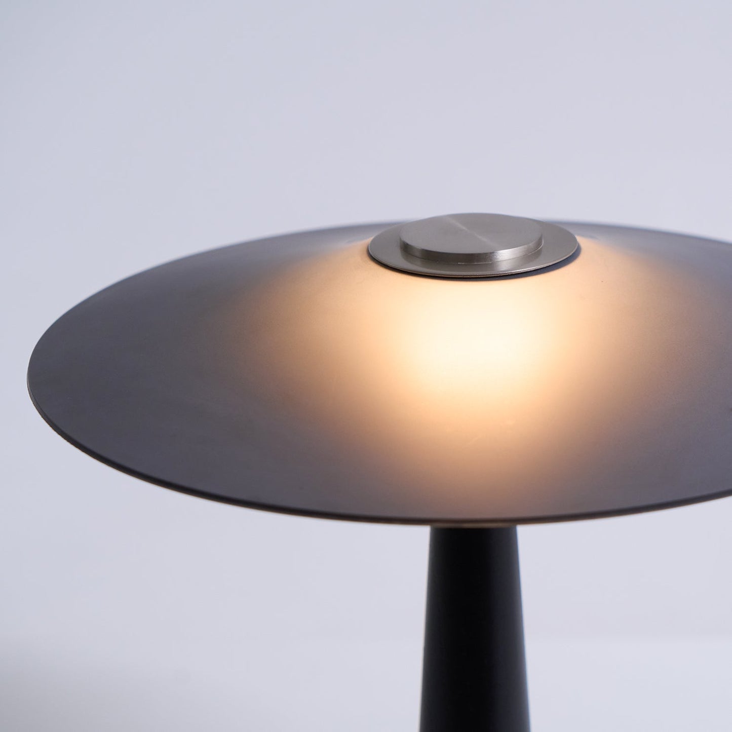 Kizu Peak Table Lamp | Minimalist Design | Black, Nickel