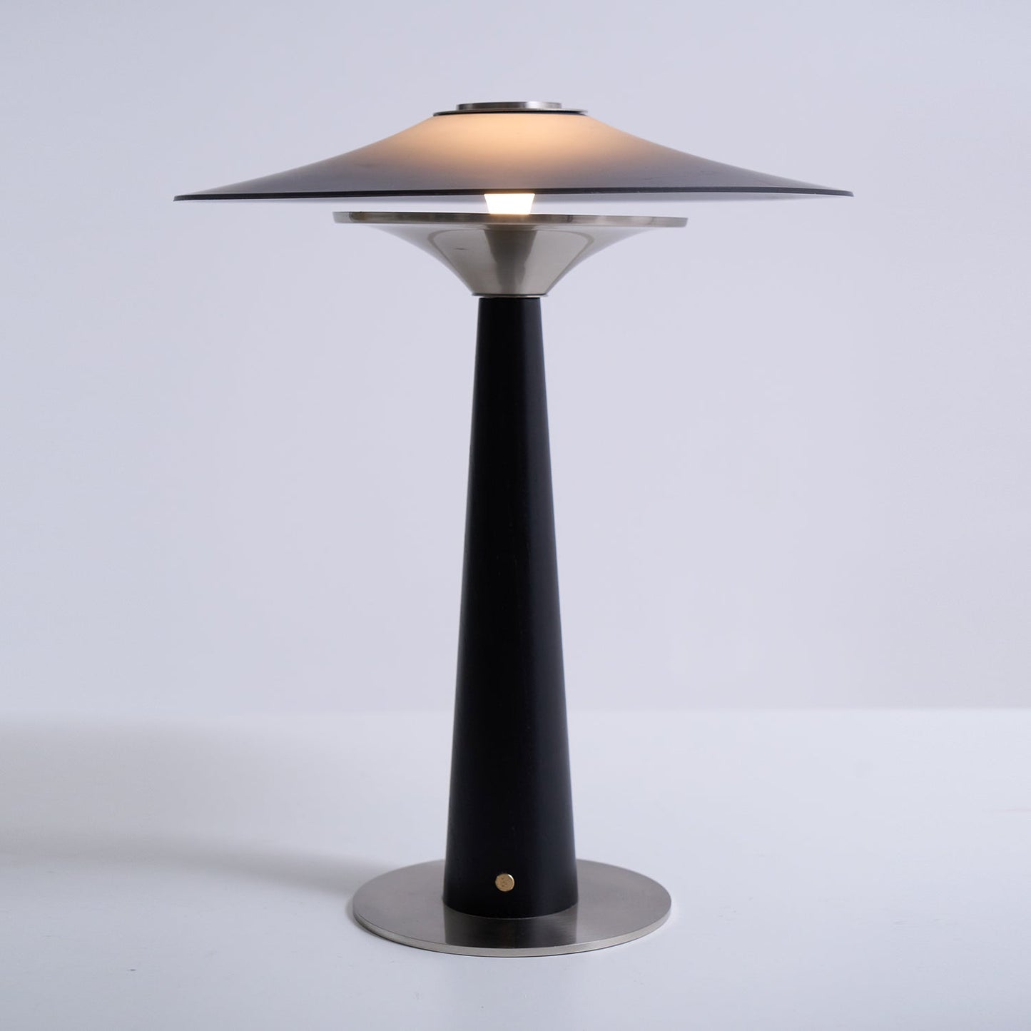 Kizu Peak Table Lamp | Minimalist Design | Black, Nickel