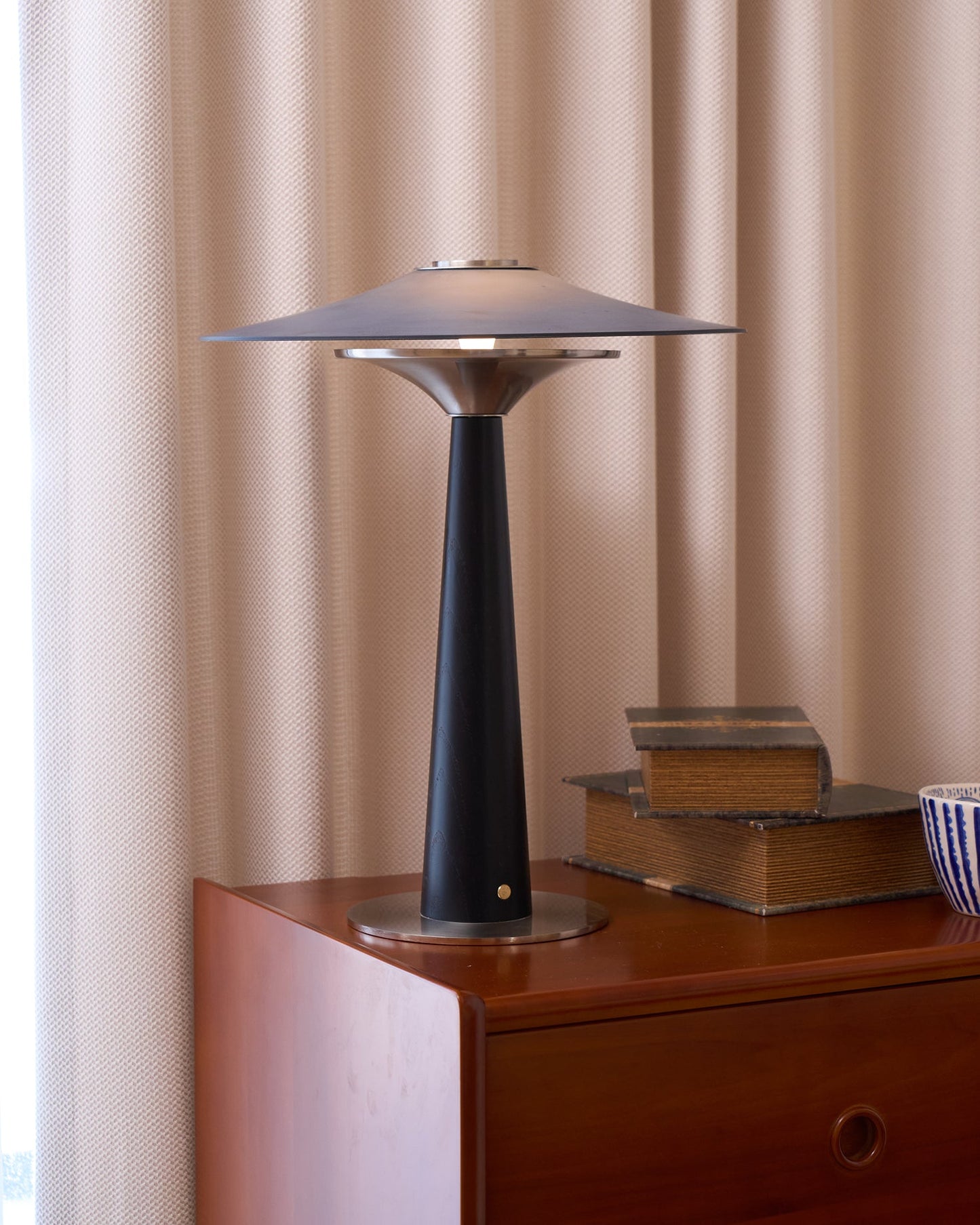 Kizu Peak Table Lamp | Minimalist Design | Black, Nickel