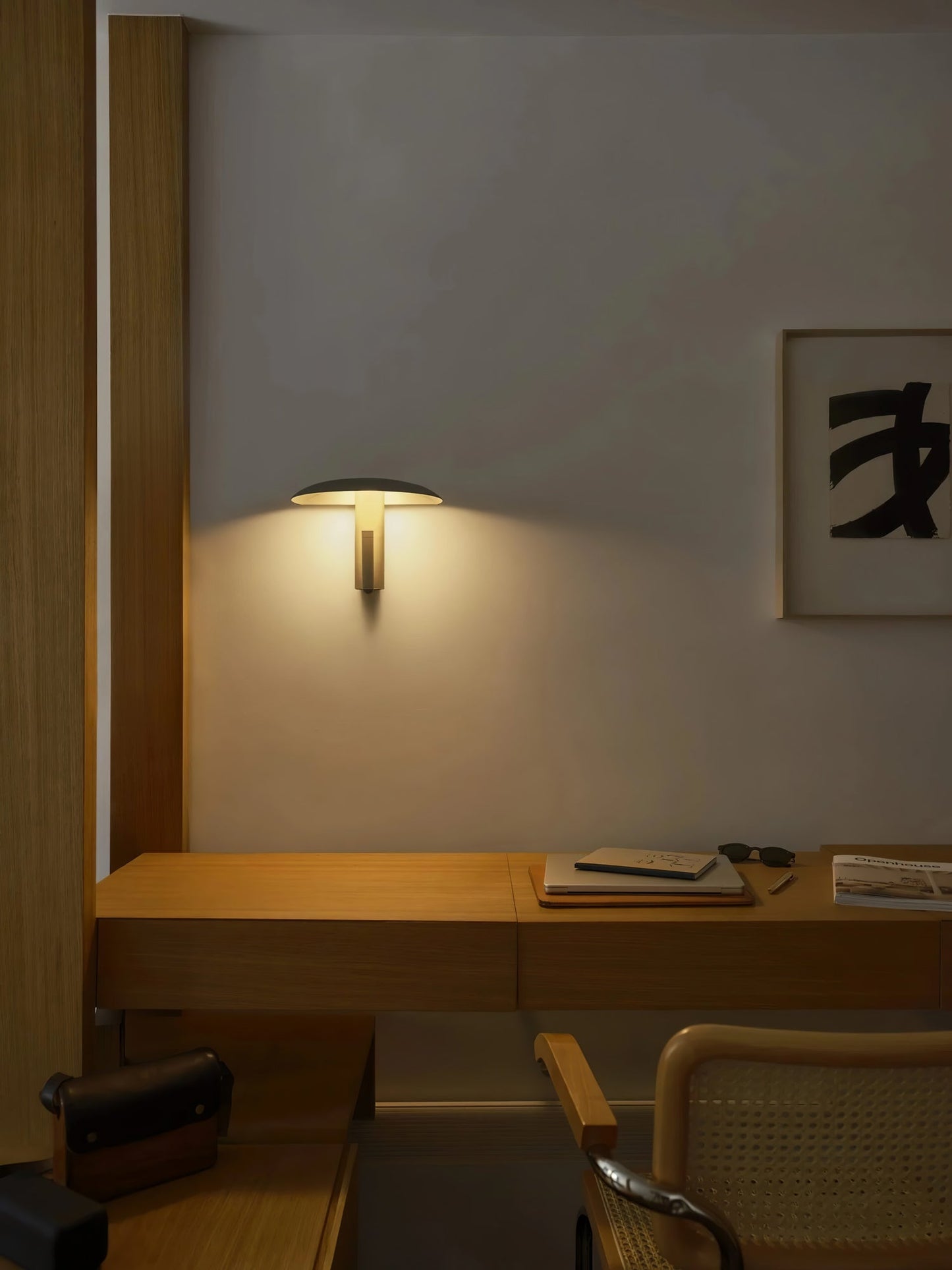 Konoha Wall Lamp | Metal | White, Black, Red