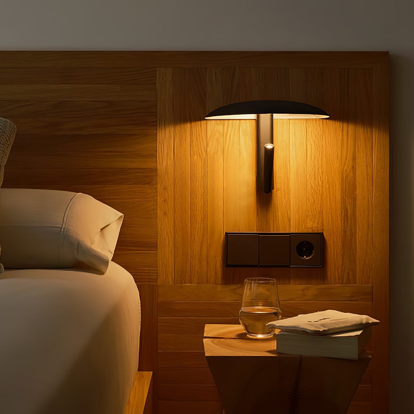 Konoha Wall Lamp | Metal | White, Black, Red