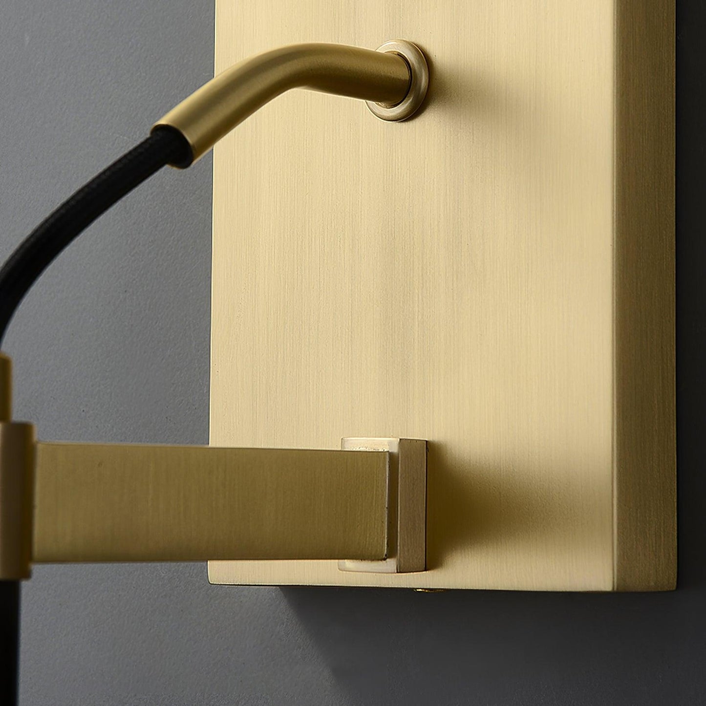 Lavilla Wall Lamp | Crystal | Brass, Black
