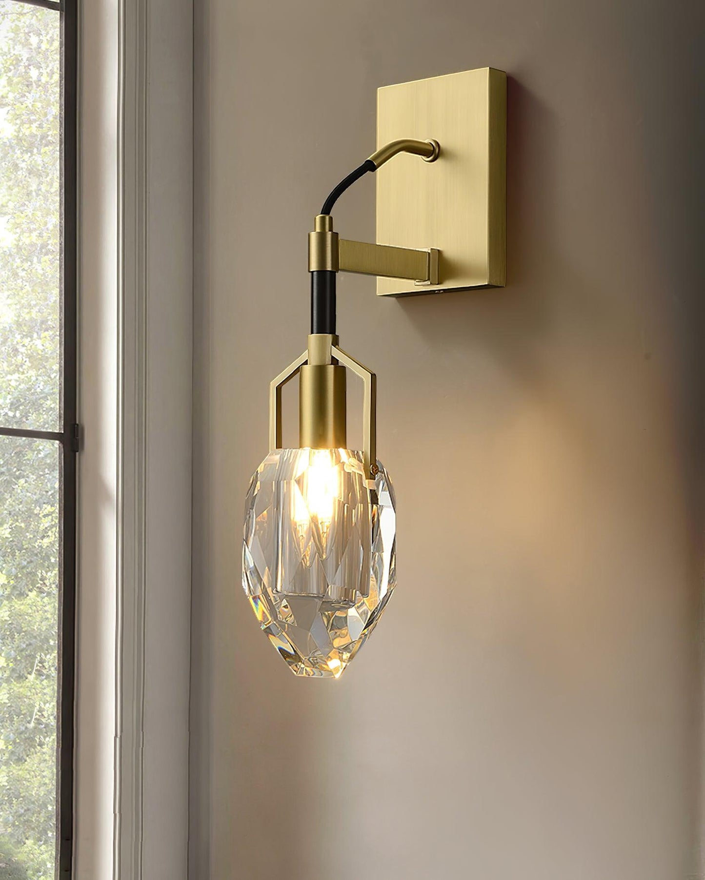 Lavilla Wall Lamp | Crystal | Brass, Black