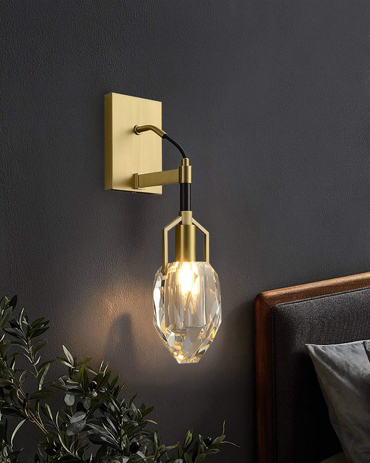 Lavilla Wall Lamp | Crystal | Brass, Black