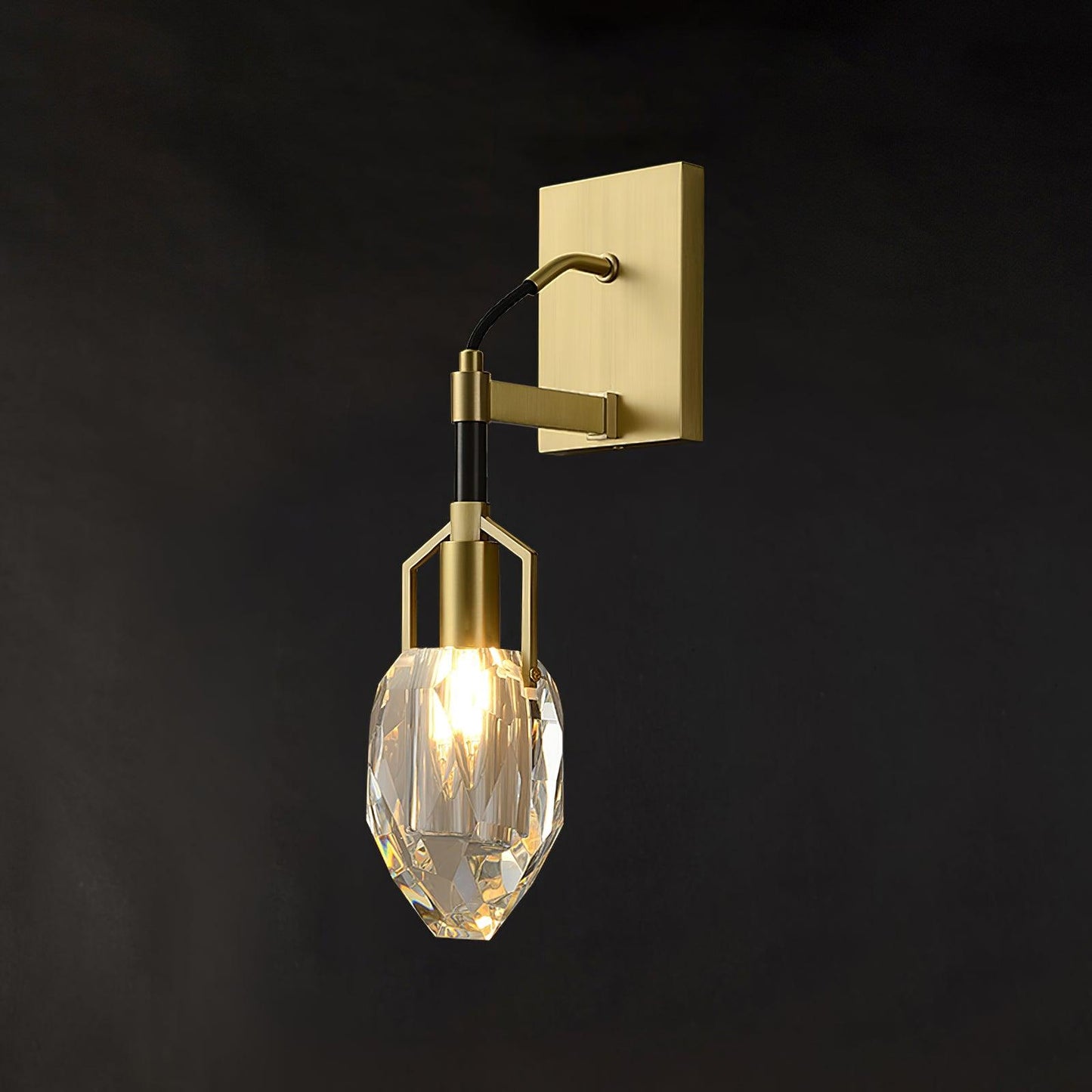 Lavilla Wall Lamp | Crystal | Brass, Black