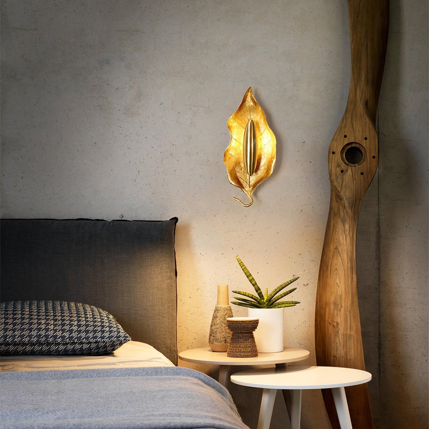 Leaf Brass Wall Lamp | Brass & Iron | Indoor Lighting