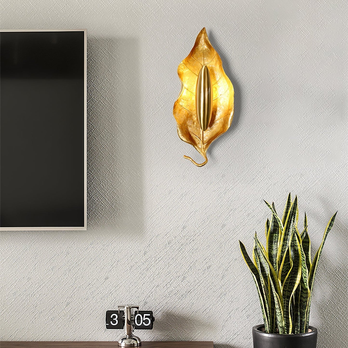 Leaf Brass Wall Lamp | Brass & Iron | Indoor Lighting