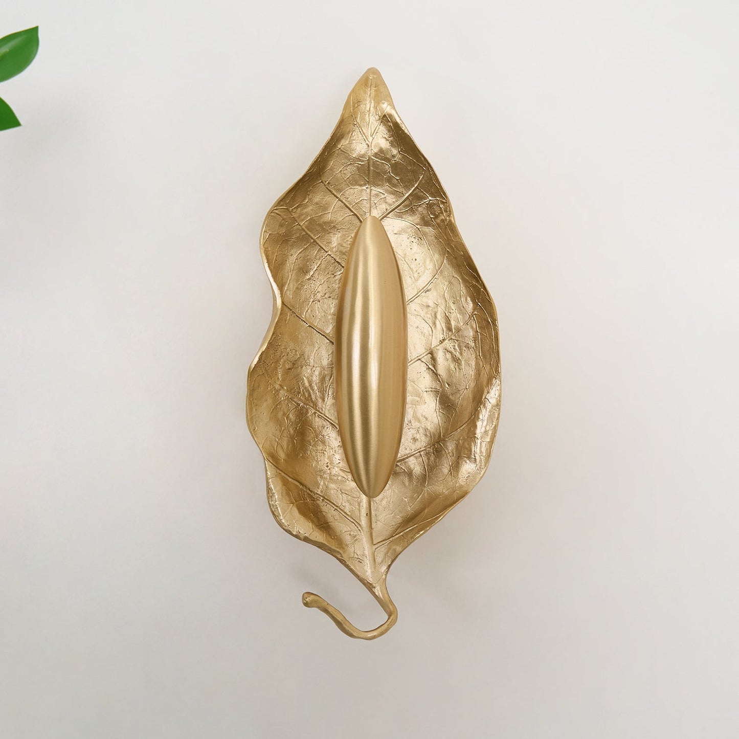 Leaf Brass Wall Lamp | Brass & Iron | Indoor Lighting