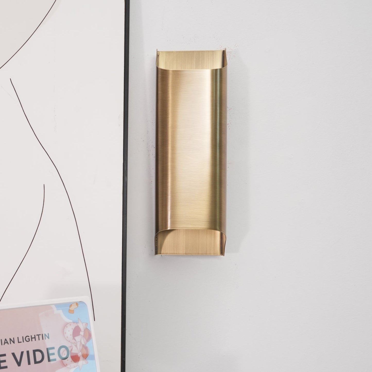Brass Wall Lamp | Shiny Oil Varnish Finish | 25cm Diameter