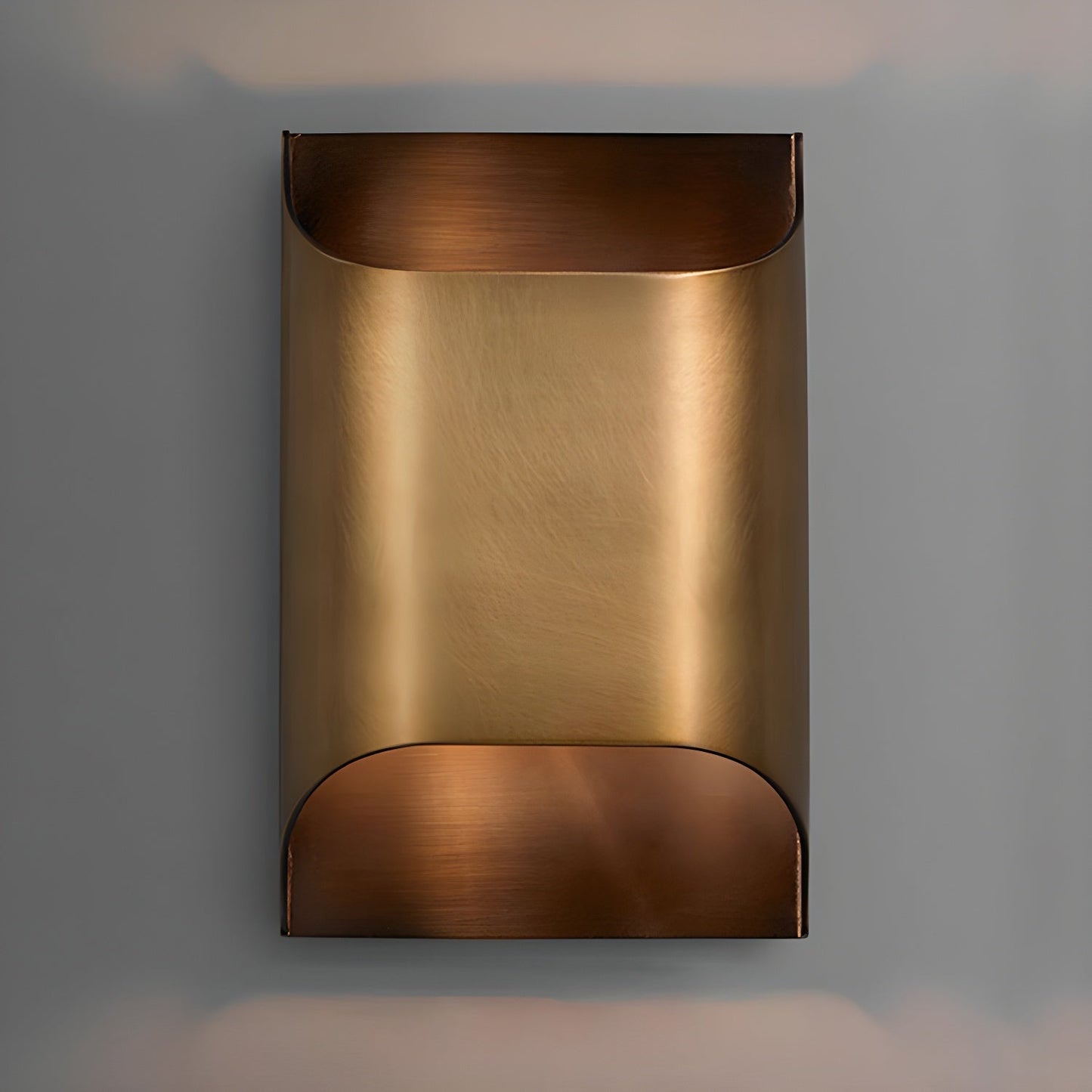 Brass Wall Lamp | Shiny Oil Varnish Finish | 25cm Diameter