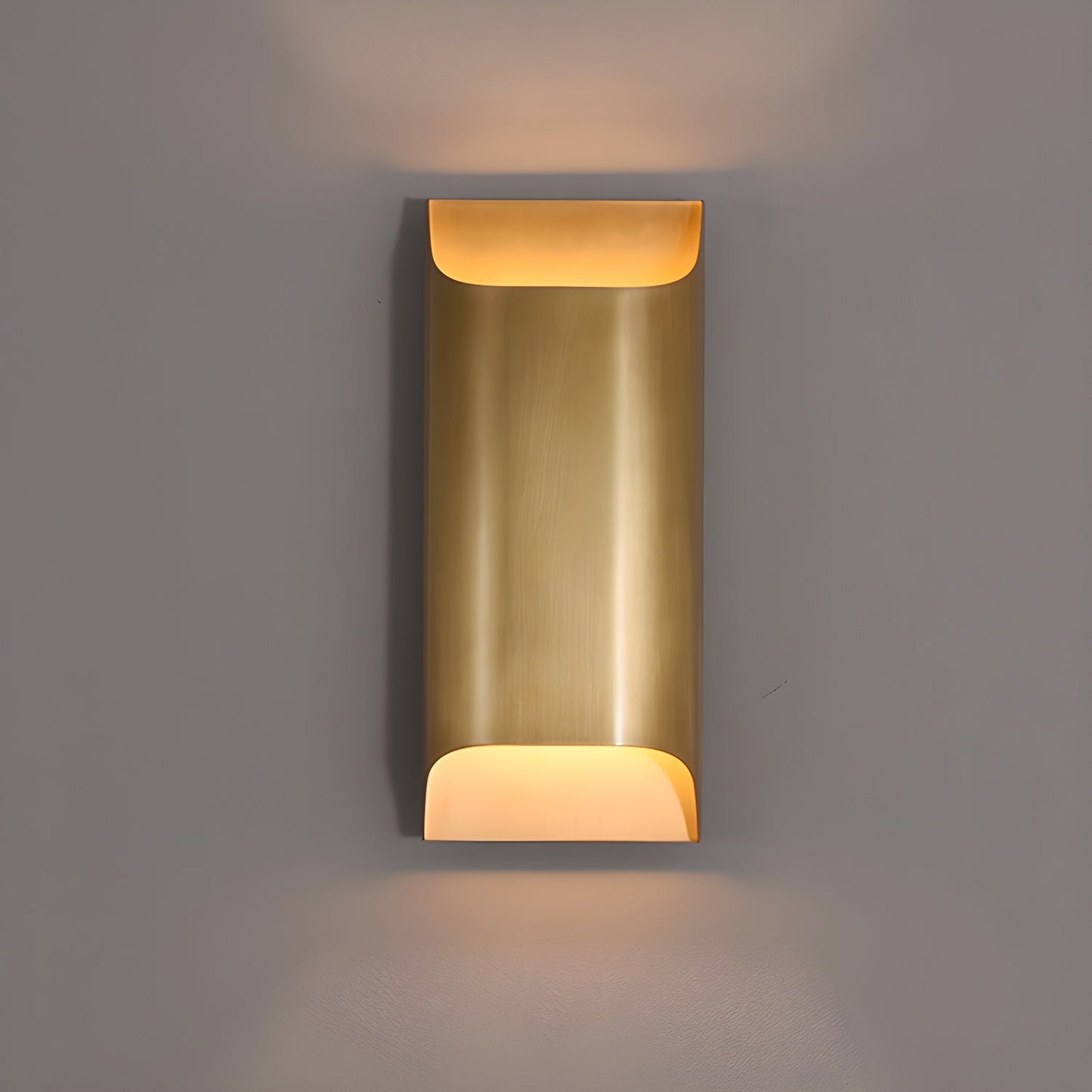 Brass Wall Lamp | Shiny Oil Varnish Finish | 25cm Diameter