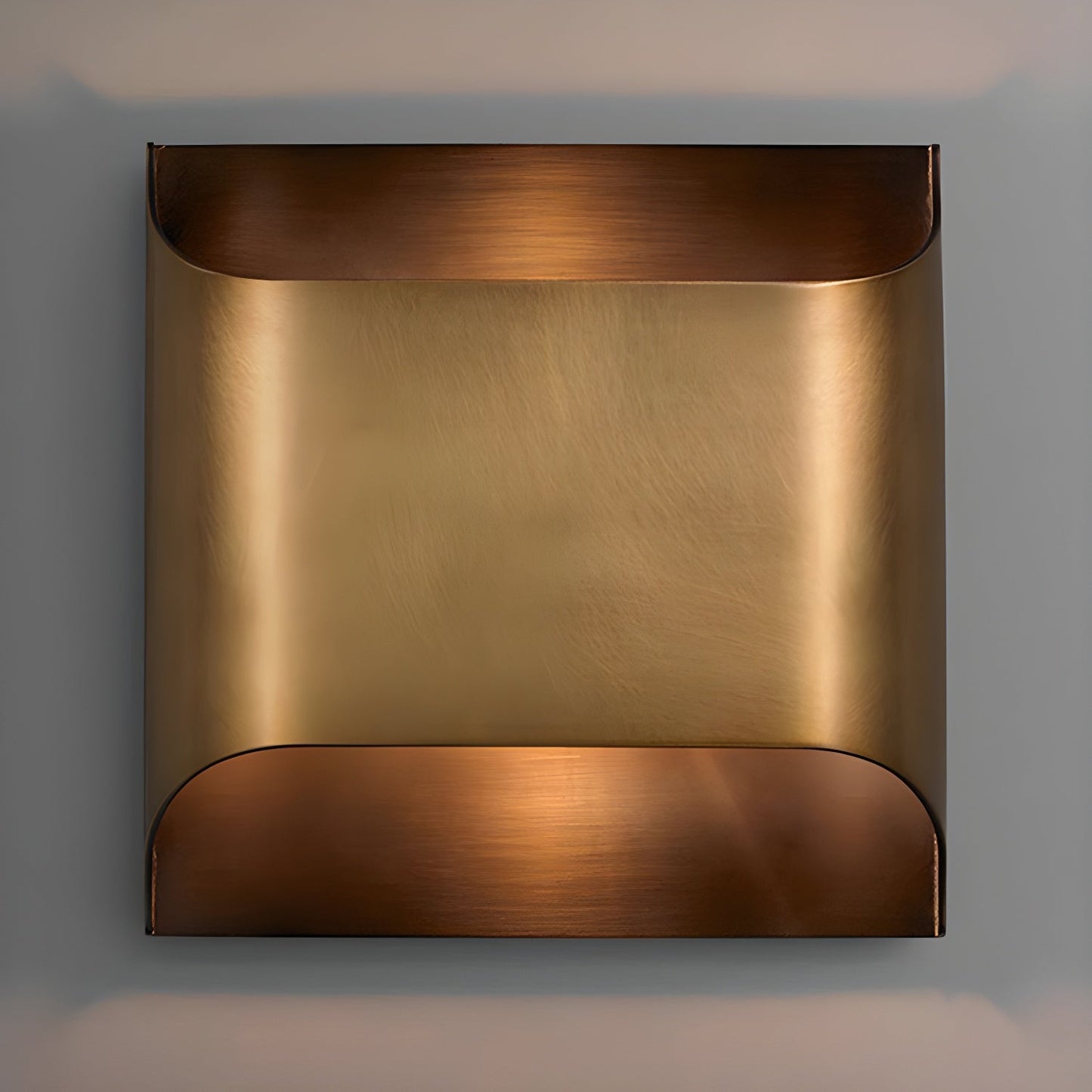 Brass Wall Lamp | Shiny Oil Varnish Finish | 25cm Diameter