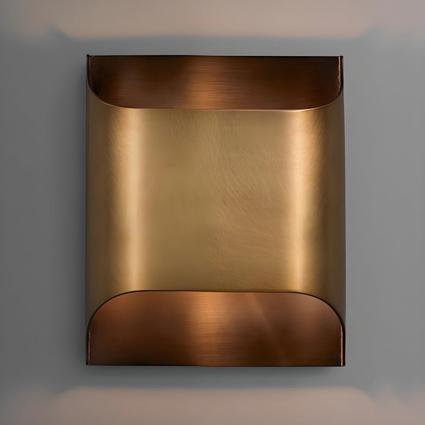 Brass Wall Lamp | Shiny Oil Varnish Finish | 25cm Diameter