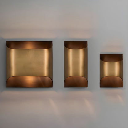 Brass Wall Lamp | Shiny Oil Varnish Finish | 25cm Diameter