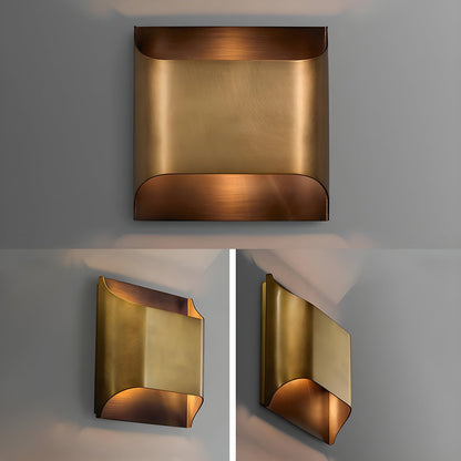 Brass Wall Lamp | Shiny Oil Varnish Finish | 25cm Diameter