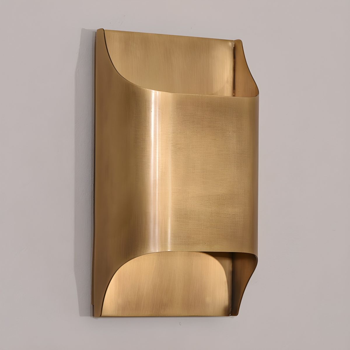 Brass Wall Lamp | Shiny Oil Varnish Finish | 25cm Diameter