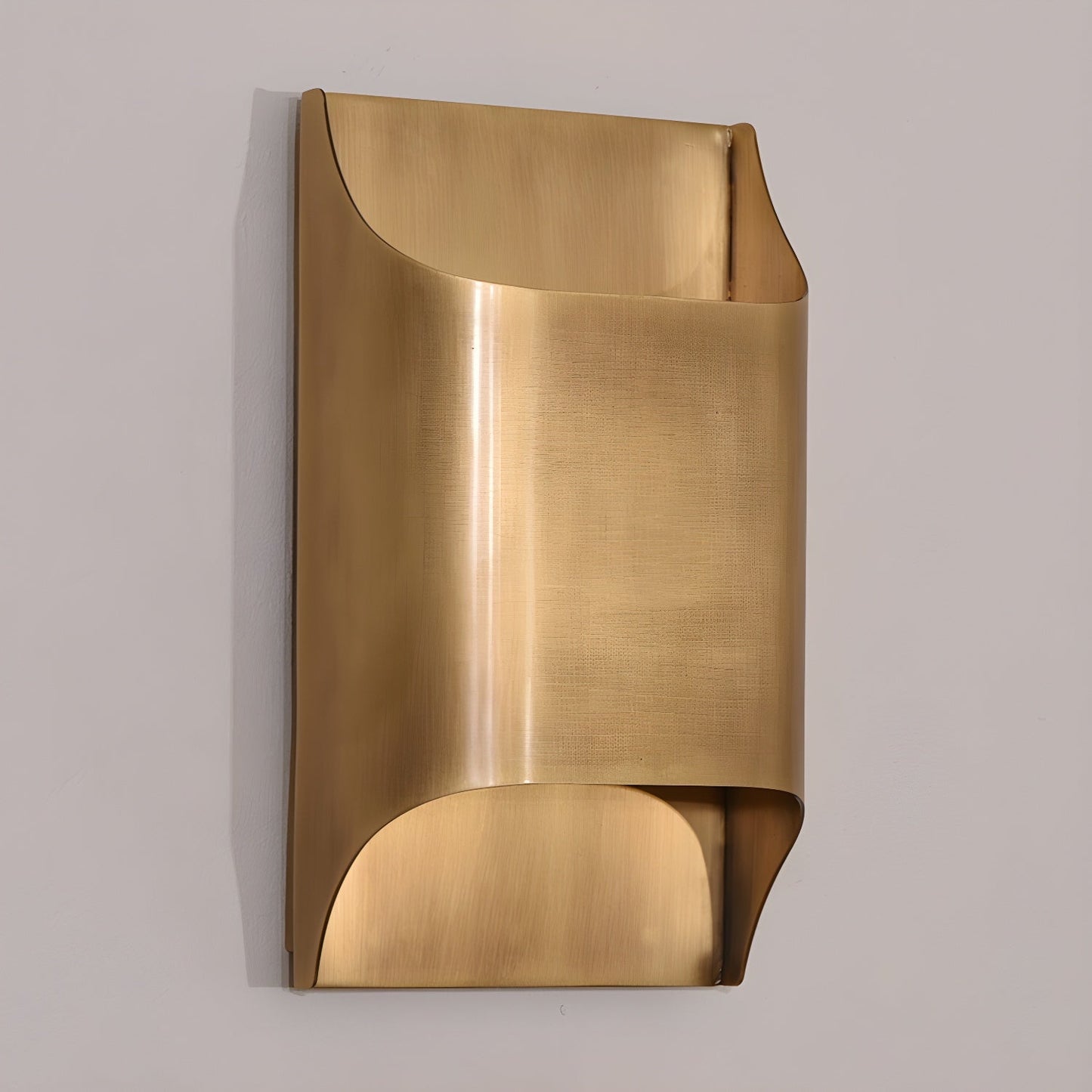 Brass Wall Lamp | Shiny Oil Varnish Finish | 25cm Diameter
