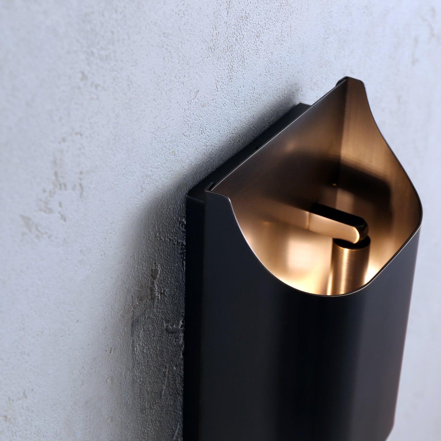 Brass Wall Lamp | Shiny Oil Varnish Finish | 25cm Diameter
