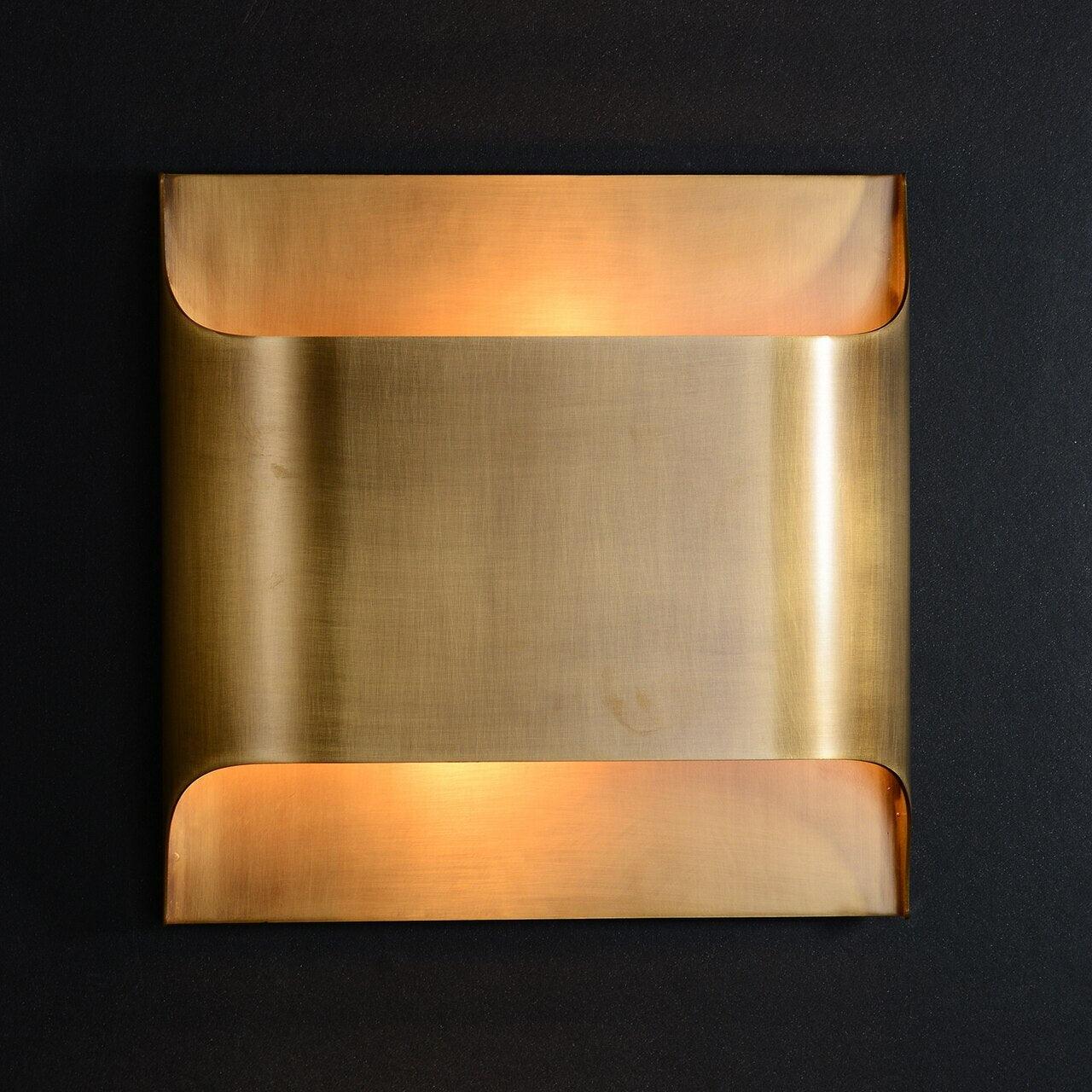 Brass Wall Lamp | Shiny Oil Varnish Finish | 25cm Diameter