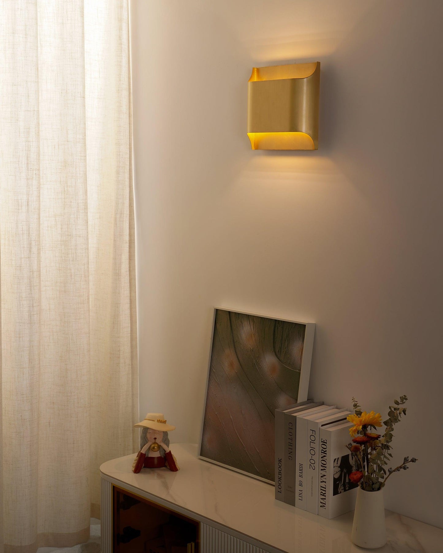 Brass Wall Lamp | Shiny Oil Varnish Finish | 25cm Diameter