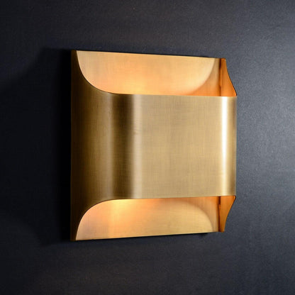 Brass Wall Lamp | Shiny Oil Varnish Finish | 25cm Diameter