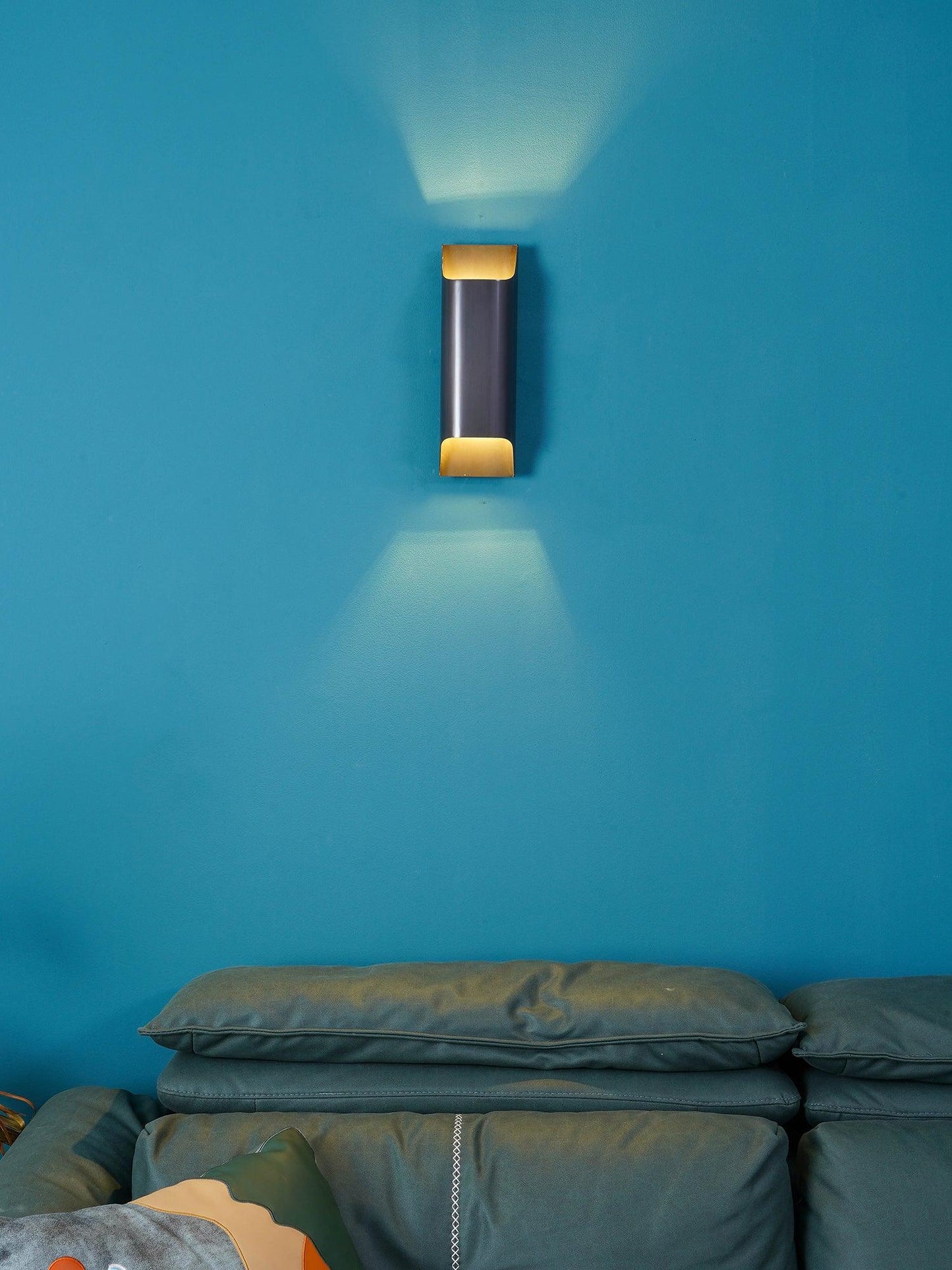 Brass Wall Lamp | Shiny Oil Varnish Finish | 25cm Diameter