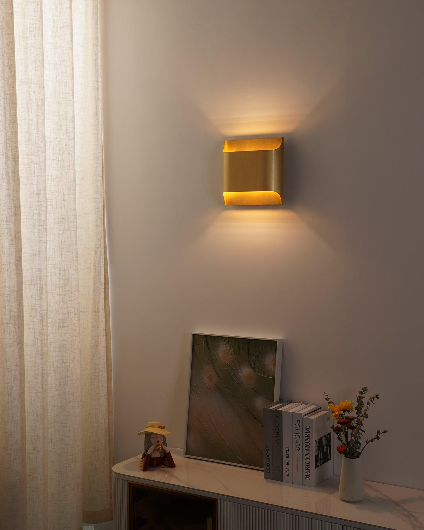 Brass Wall Lamp | Shiny Oil Varnish Finish | 25cm Diameter