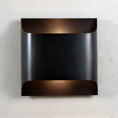 Brass Wall Lamp | Shiny Oil Varnish Finish | 25cm Diameter