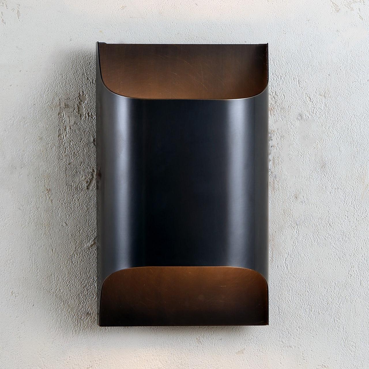 Brass Wall Lamp | Shiny Oil Varnish Finish | 25cm Diameter