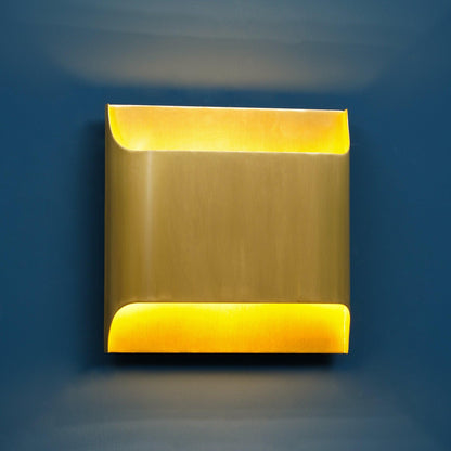 Brass Wall Lamp | Shiny Oil Varnish Finish | 25cm Diameter