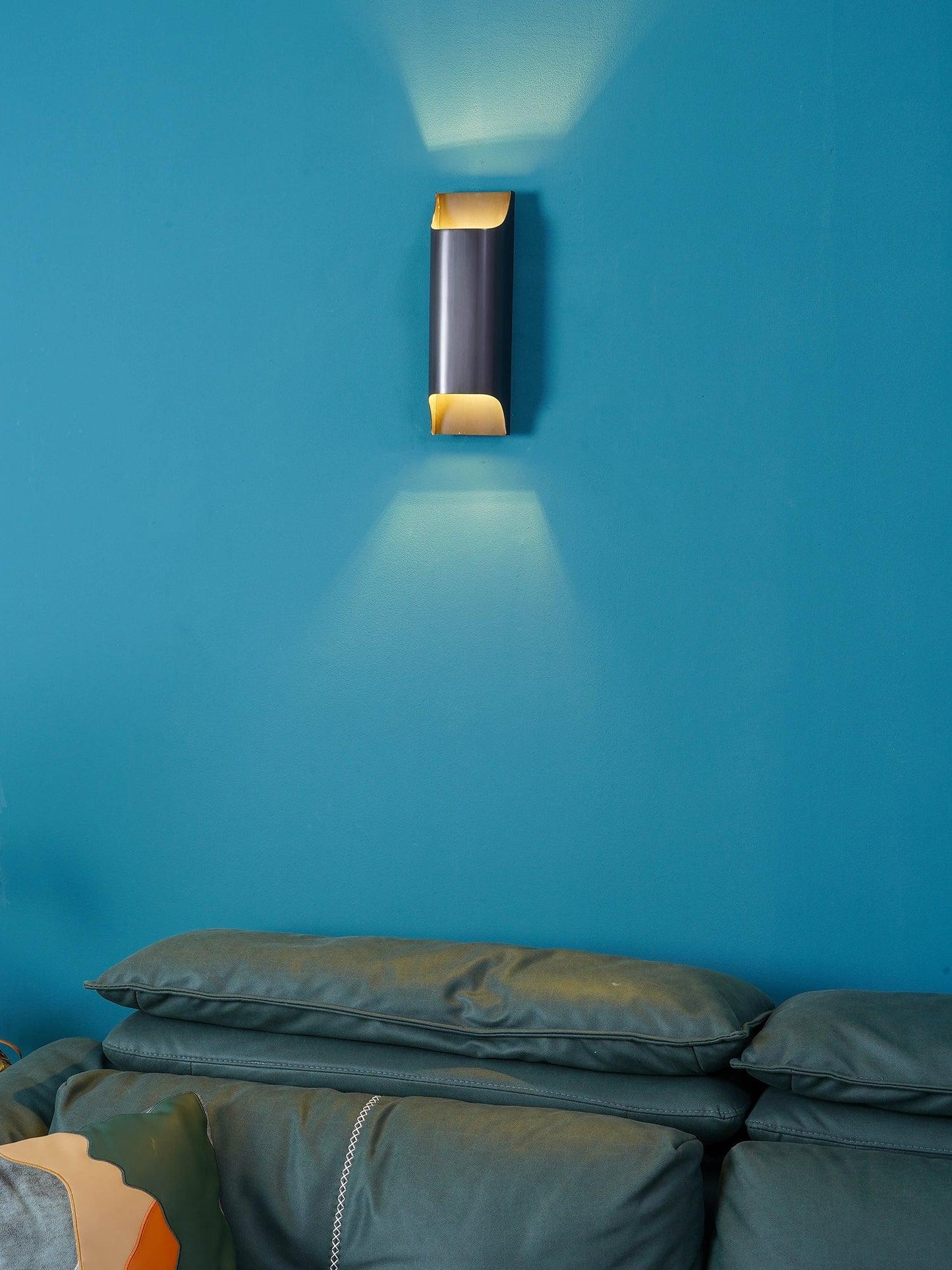 Brass Wall Lamp | Shiny Oil Varnish Finish | 25cm Diameter