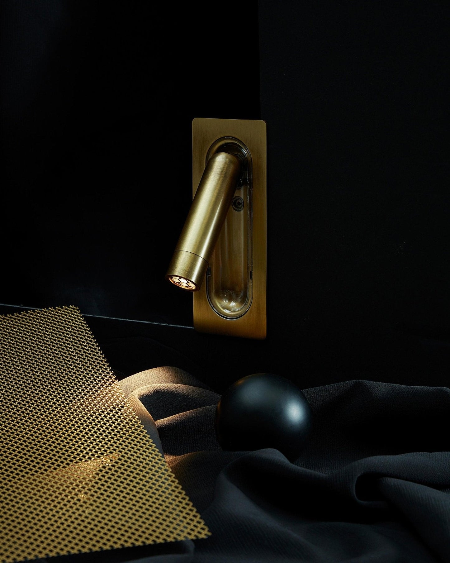 OmniLux Reading Lamp | Ergonomic 360º Rotation | Matte Black, White, Aluminum, Copper