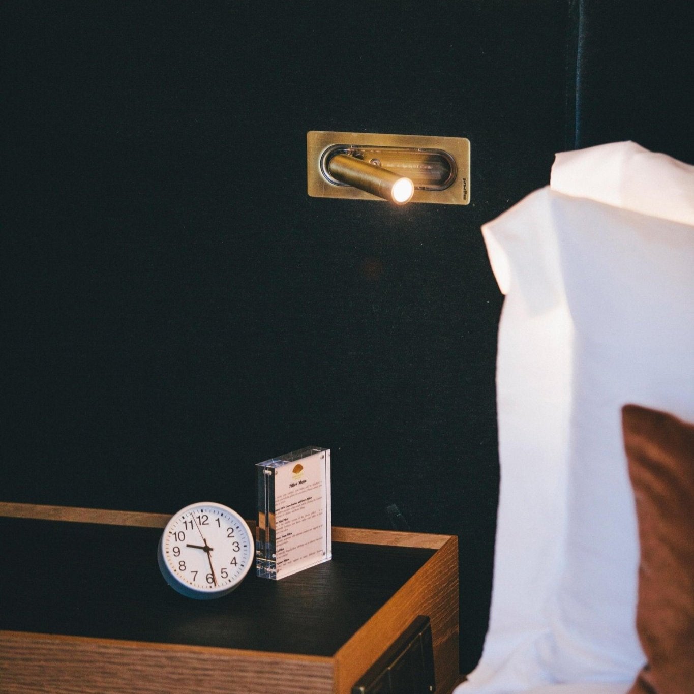 OmniLux Reading Lamp | Ergonomic 360º Rotation | Matte Black, White, Aluminum, Copper