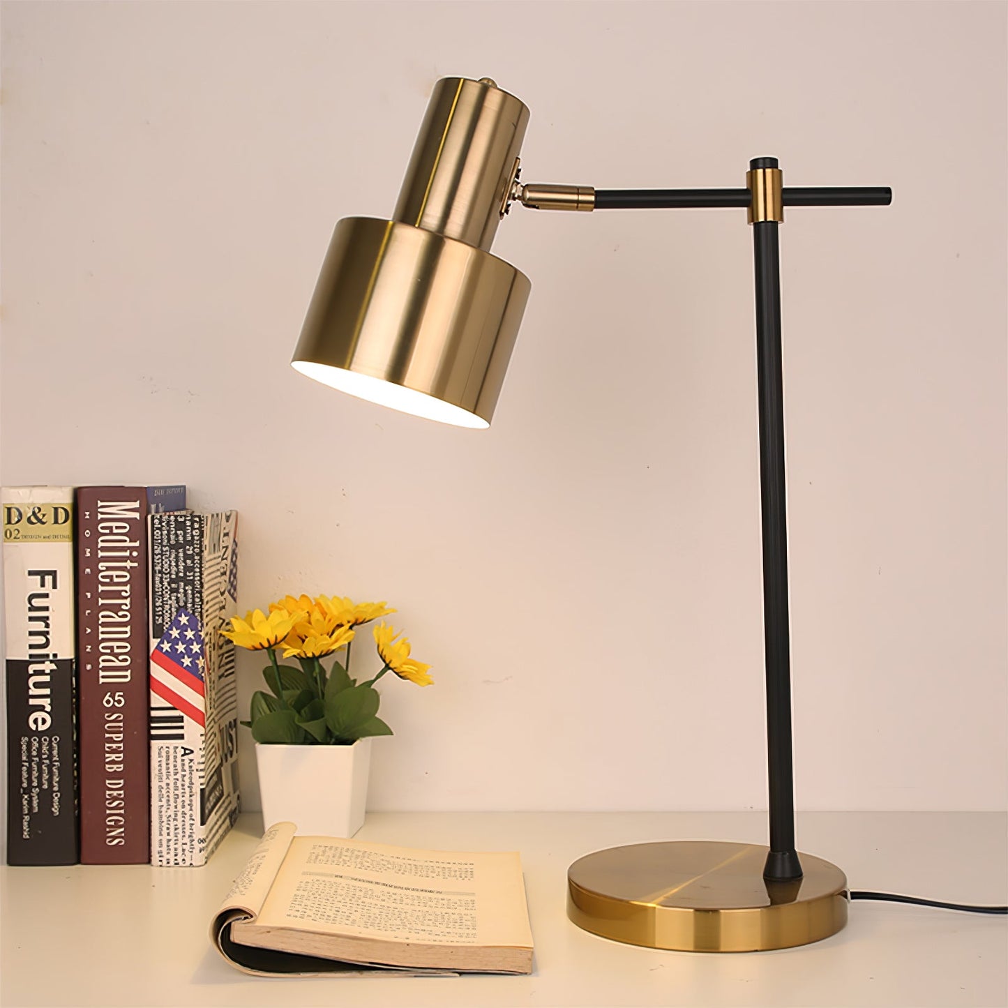 Lento Table Lamp | Polished Gold Finish | Black