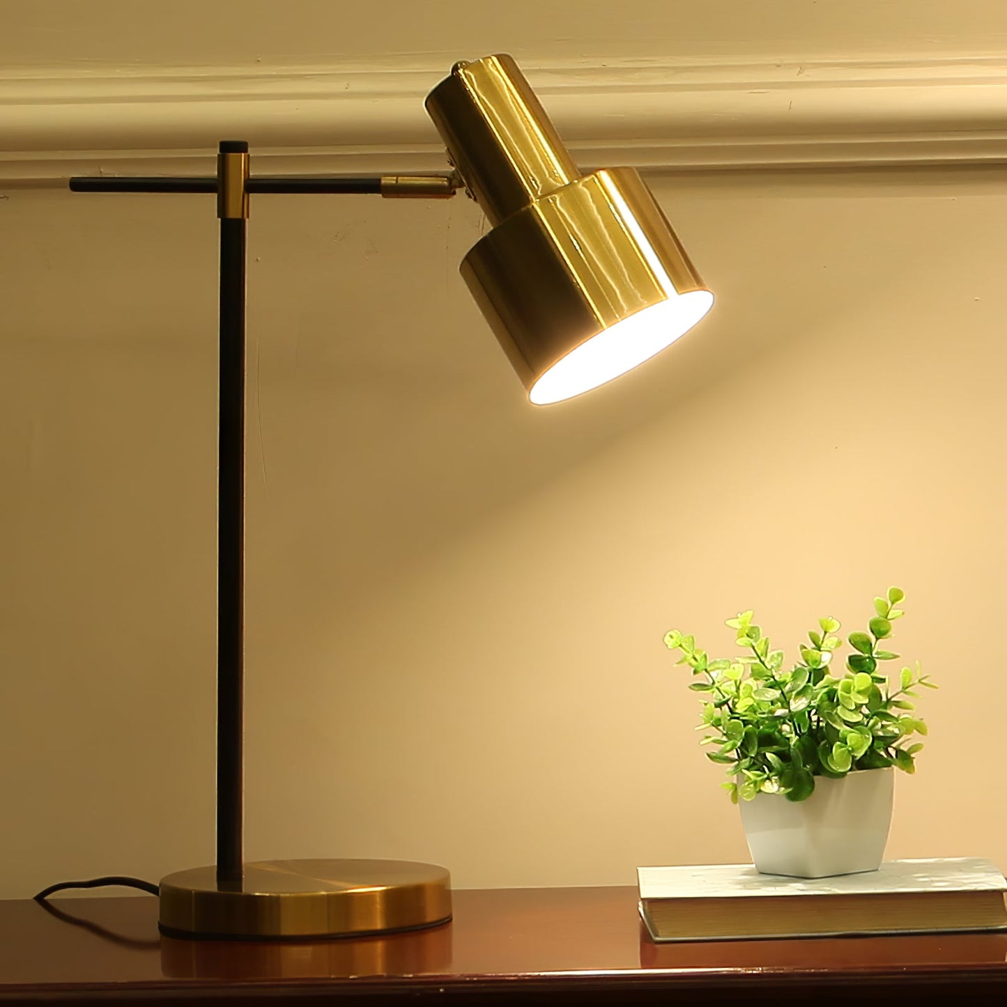 Lento Table Lamp | Polished Gold Finish | Black
