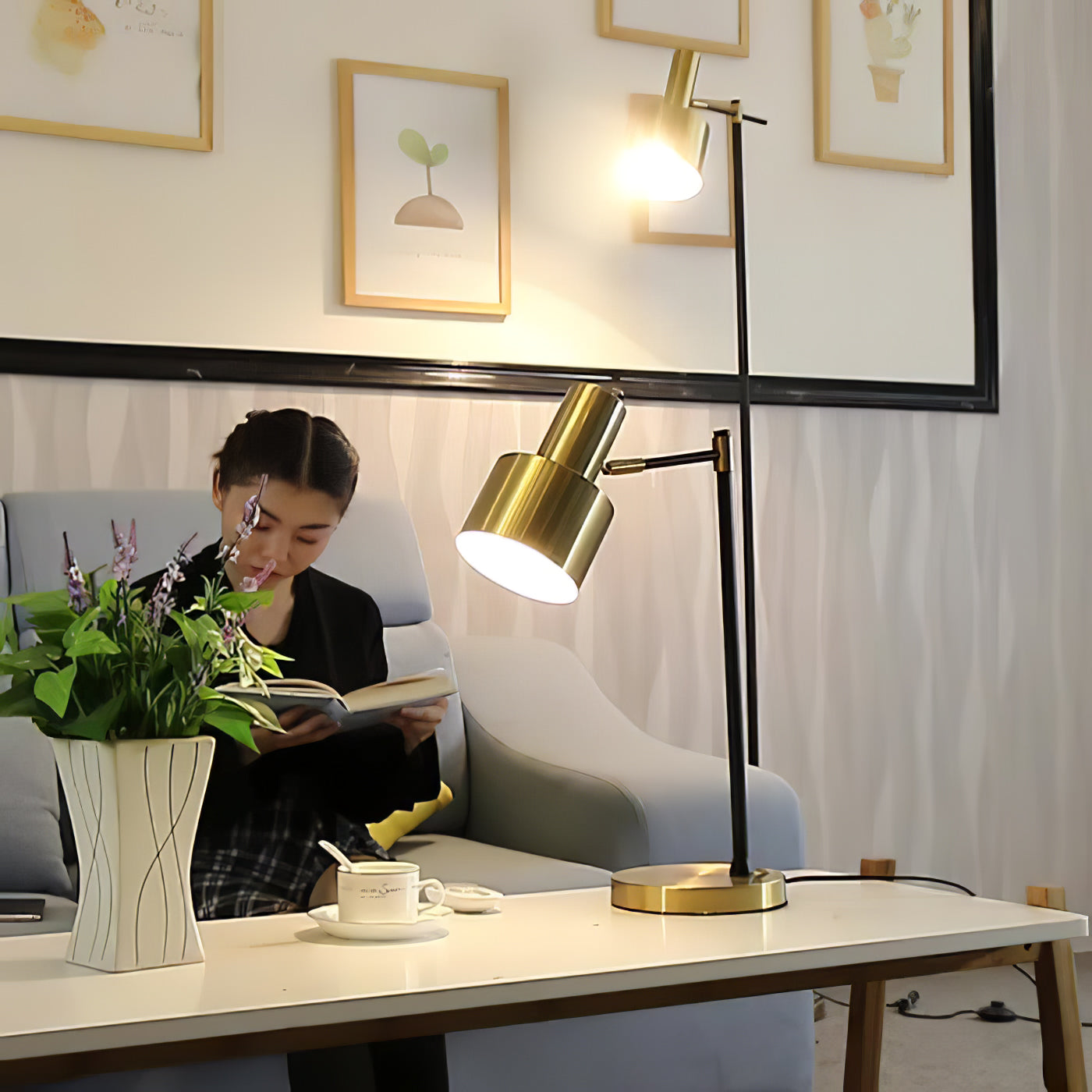 Lento Table Lamp | Polished Gold Finish | Black