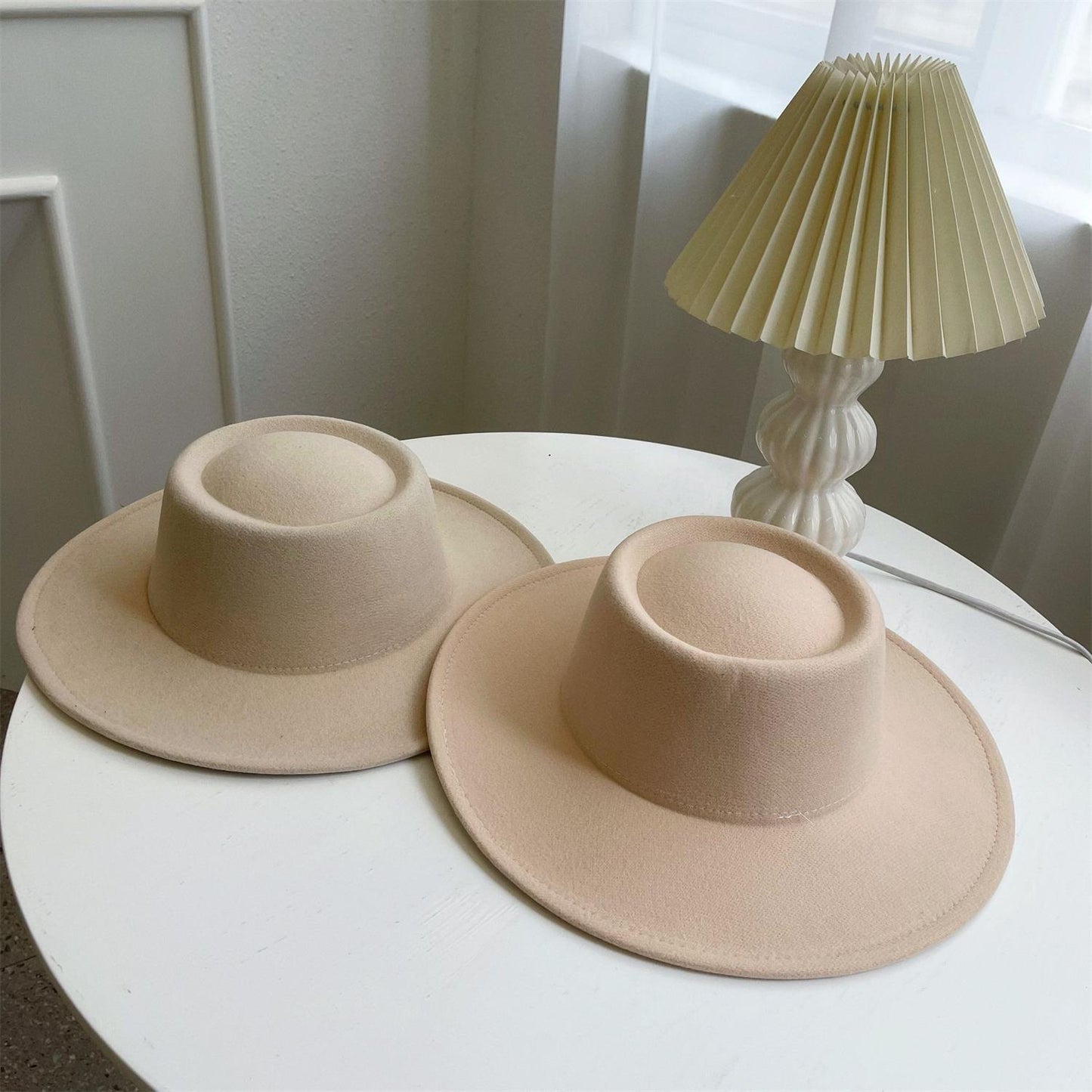 Leo Table Lamp | Ceramic | White