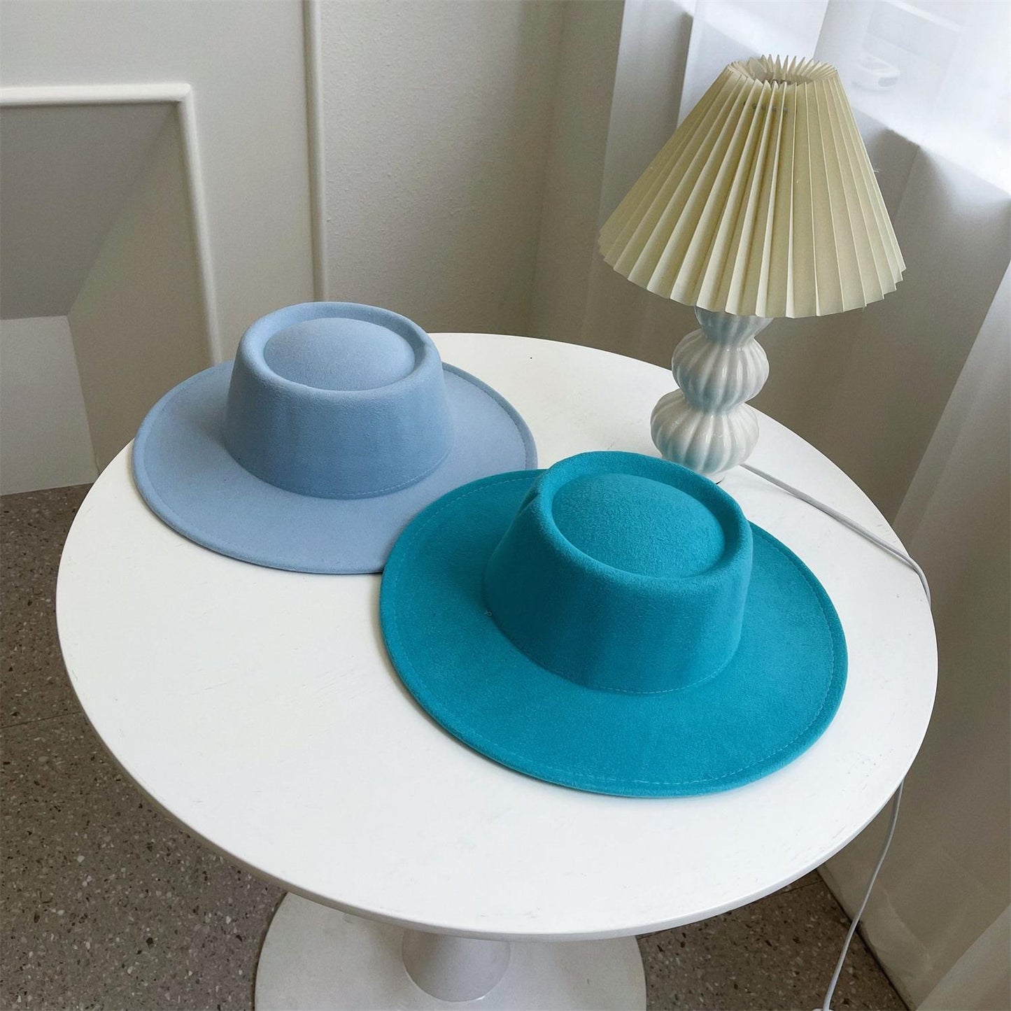 Leo Table Lamp | Ceramic | White