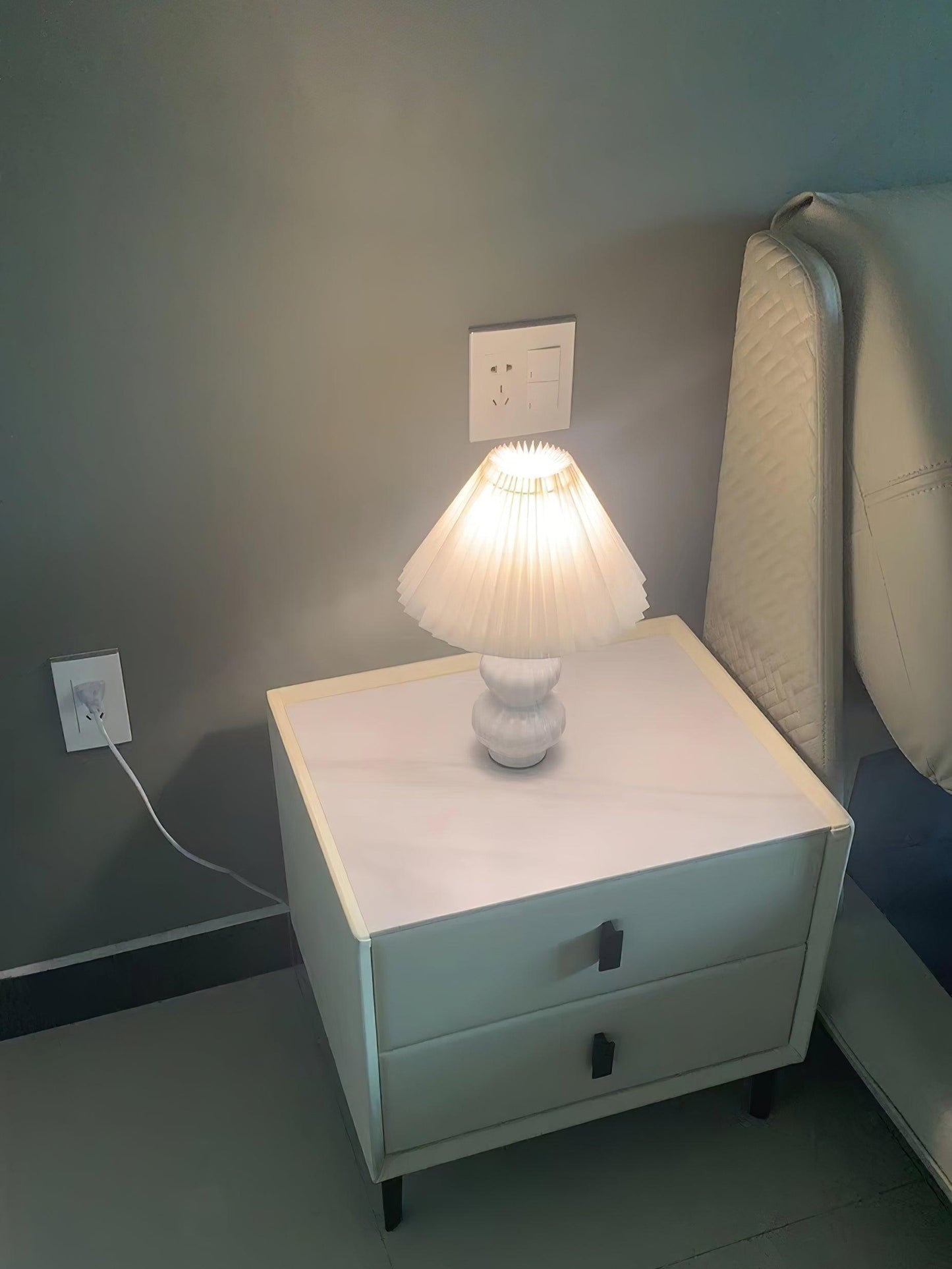 Leo Table Lamp | Ceramic | White