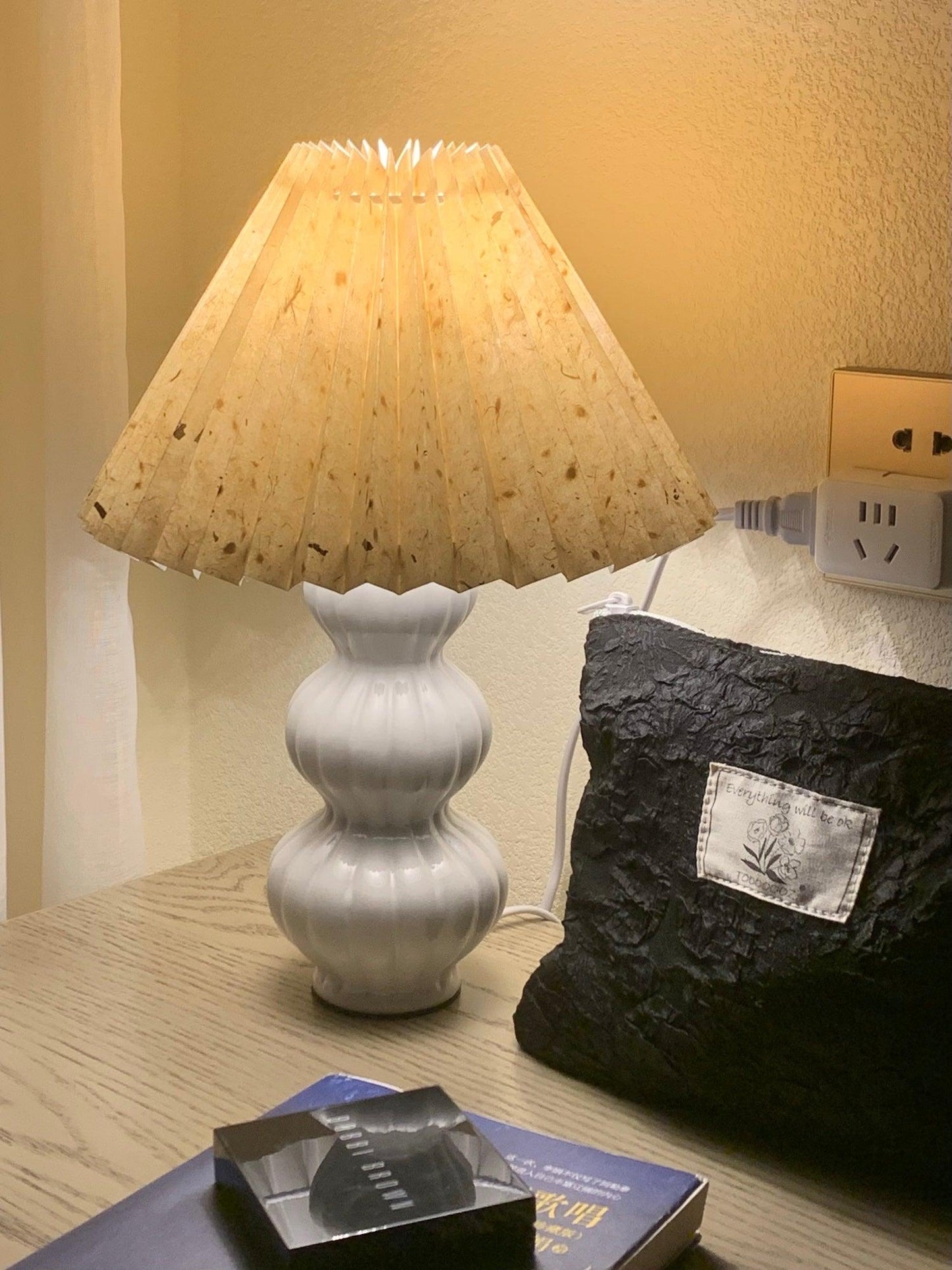 Leo Table Lamp | Ceramic | White