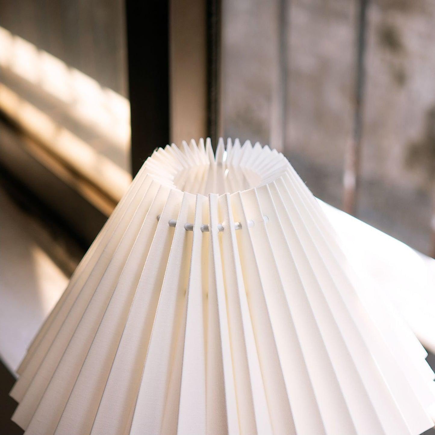 Leo Table Lamp | Ceramic | White