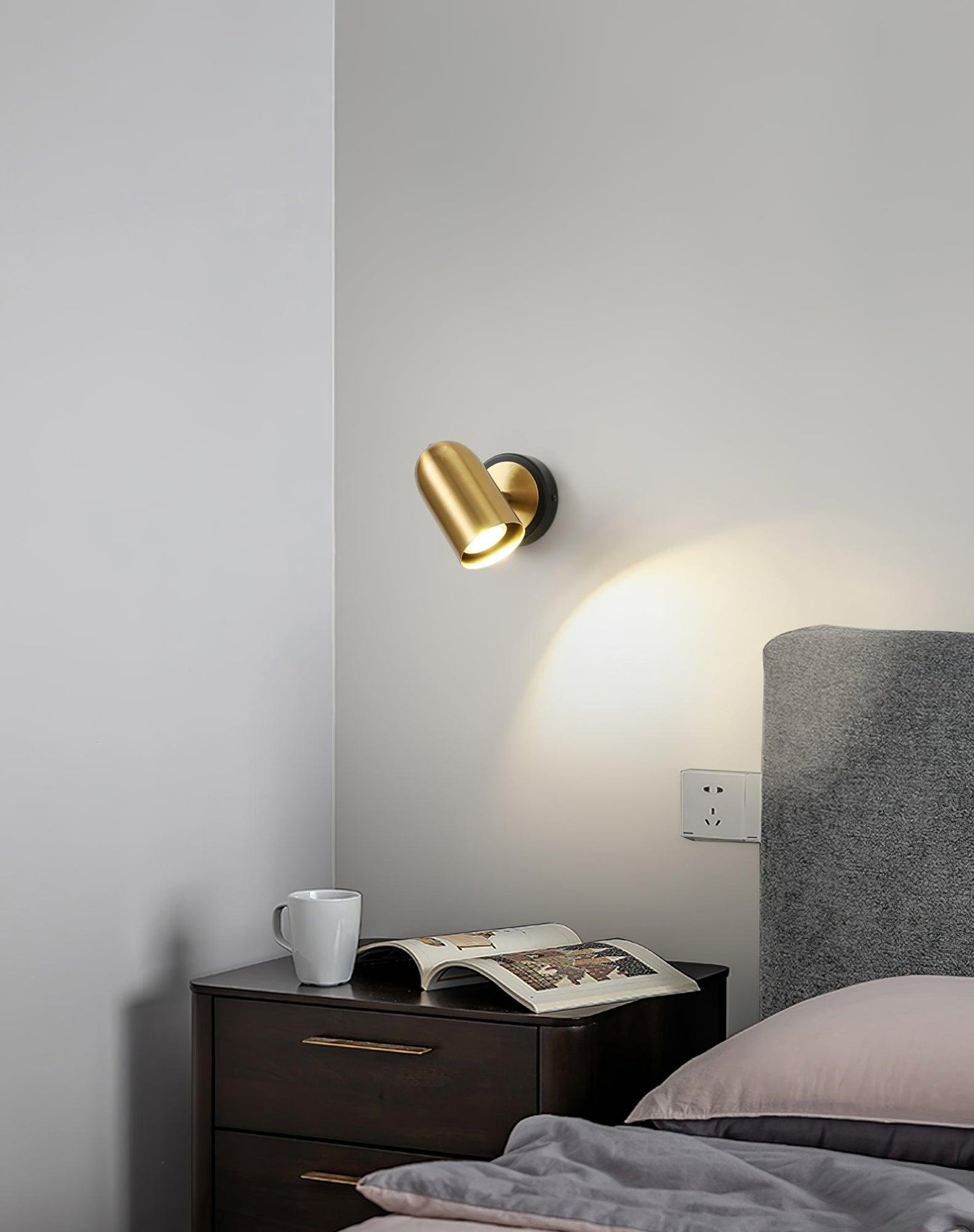 Leonardo Wall Lamp | Gold Finish | Iron Metal